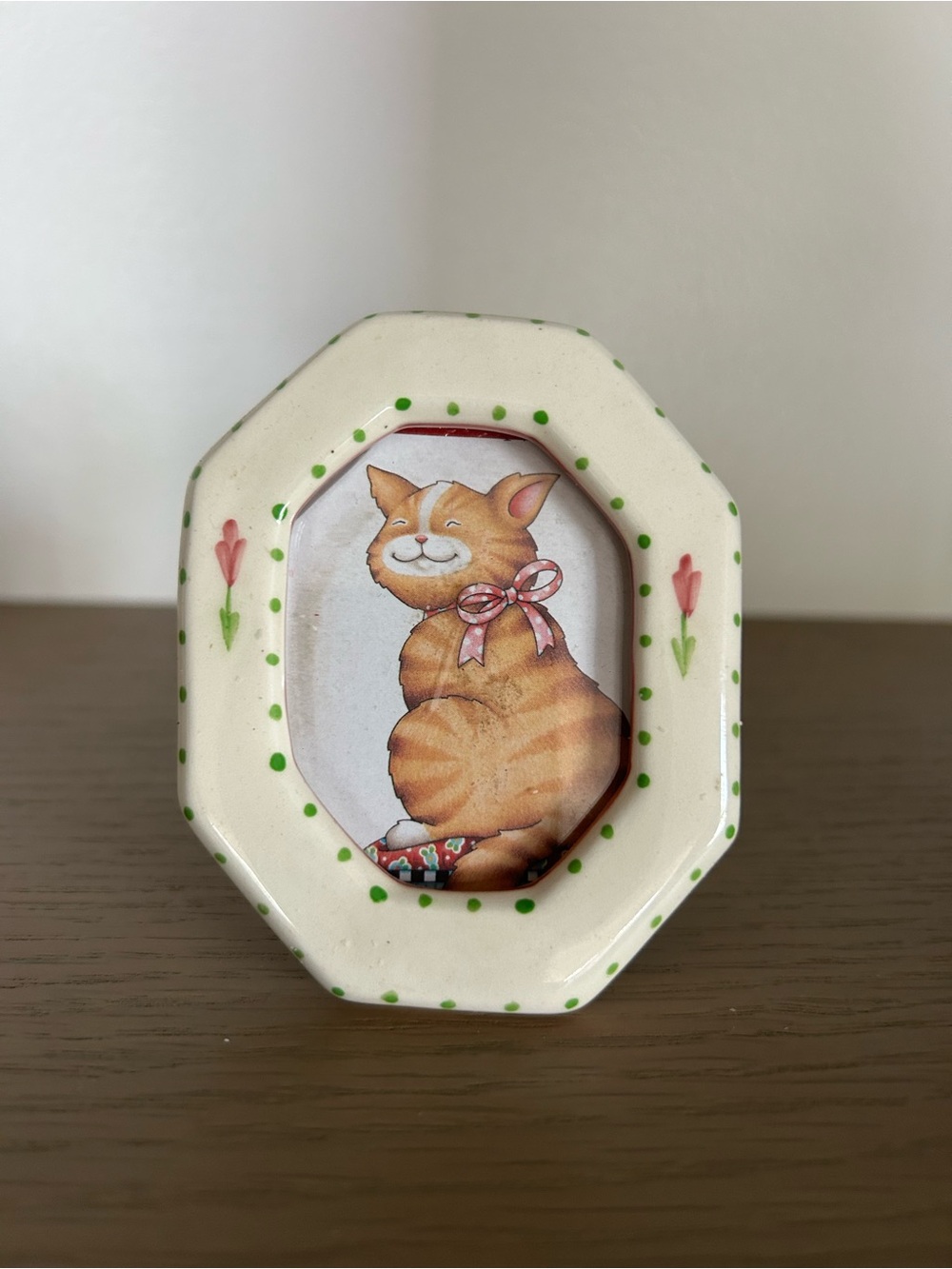 Sweet  Ceramic Frame in Cream with 🌷Accents